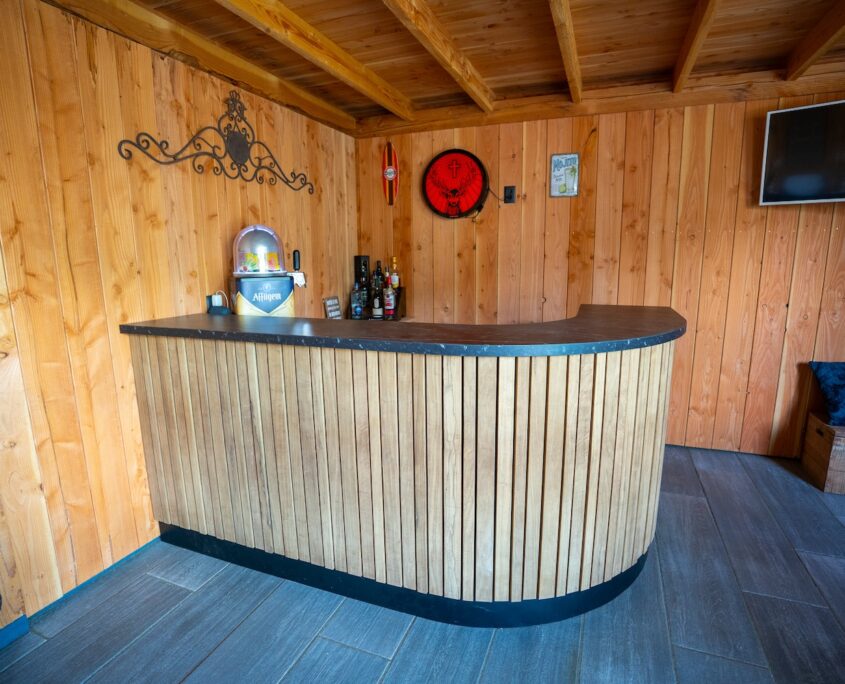 houten-bar-op-maat-julianadorp houtbouw